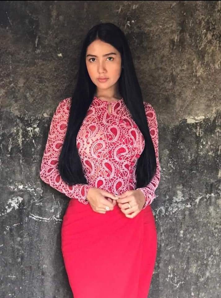 ဆီးႀကိဳေနတုန္း